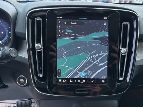 Certified 2025 Volvo XC40 B5 Plus image 28