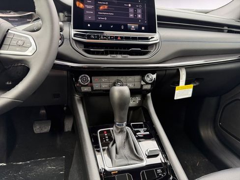 New 2026 Jeep Compass Latitude image 11