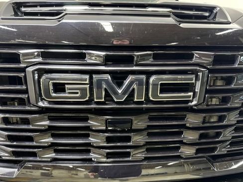 Used 2024 GMC Sierra 2500 Denali Ultimate image 9