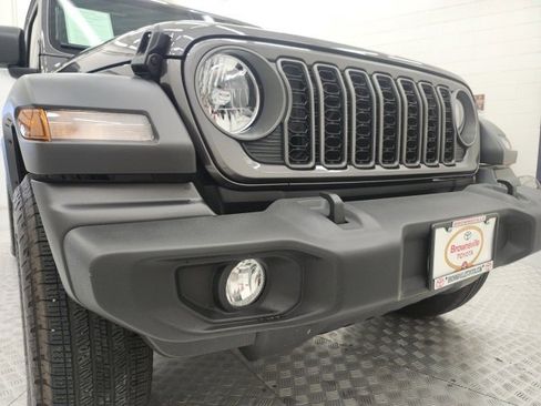 Used 2025 Jeep Wrangler Sport image 9