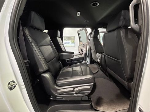 Used 2025 GMC Yukon XL Denali AWD/4WD image 13