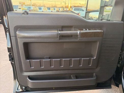 Used 2016 Ford F450 Platinum w/ FX4 Off Road Package image 26