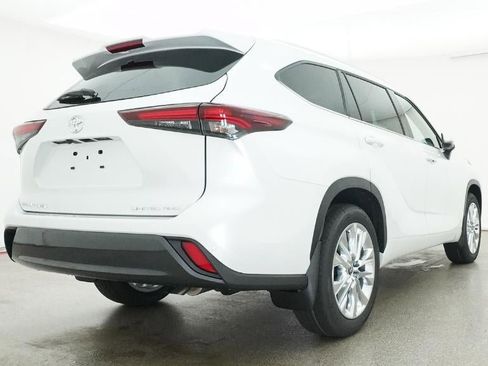 New 2026 Toyota Highlander Limited AWD/4WD image 24