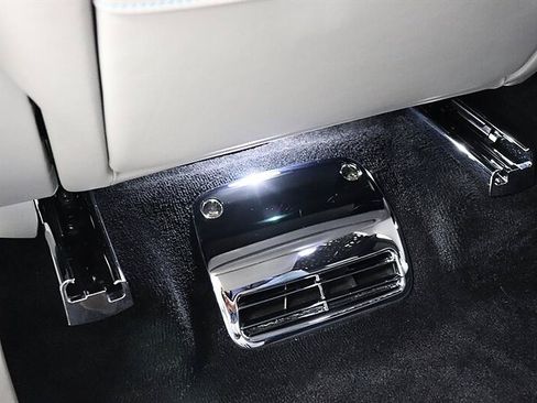 Used 2022 Rolls-Royce Cullinan w/ Cullinan Package AWD/4WD image 39