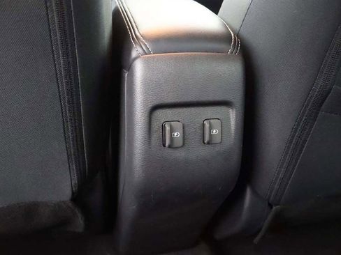 Used 2021 Nissan Kicks SR w/ Exterior Package FWD image 46