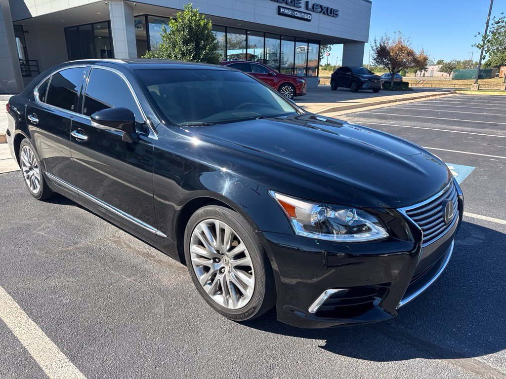 Used 2016 Lexus LS 460 w/ Comfort Package RWD image 2