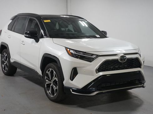 Used 2025 Toyota RAV4 XSE w/ Premium Package AWD/4WD image 3