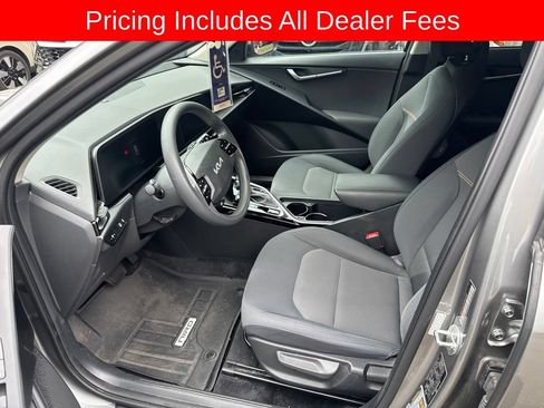 Used 2023 Kia Niro LX FWD image 6
