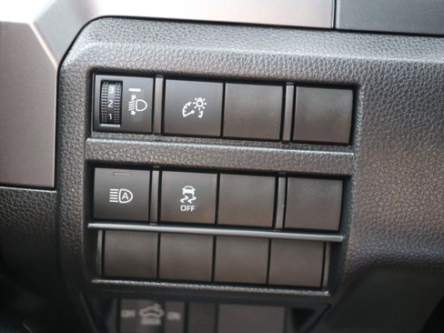Used 2025 Toyota Tacoma SR5 AWD/4WD image 19