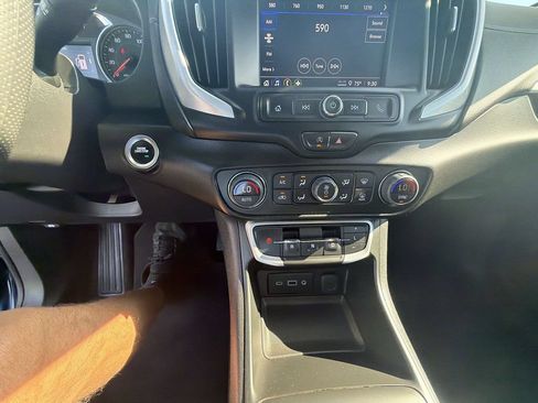 Used 2022 GMC Terrain SLE w/ Driver Convenience Package FWD image 19