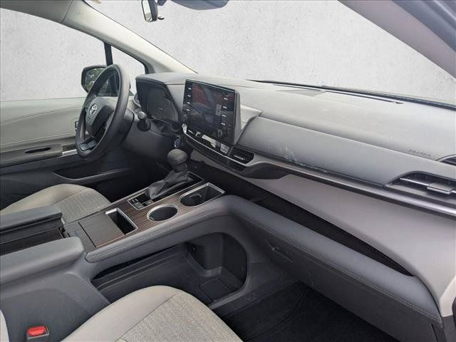 Used 2024 Toyota Sienna LE FWD image 18