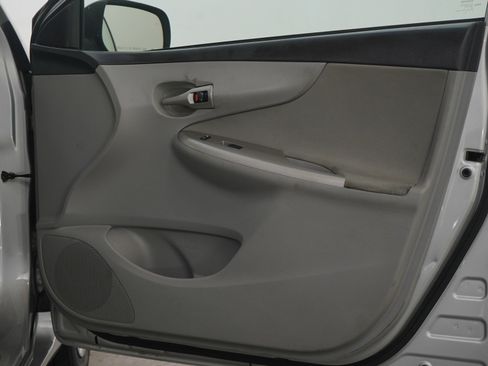 Used 2012 Toyota Corolla LE image 9