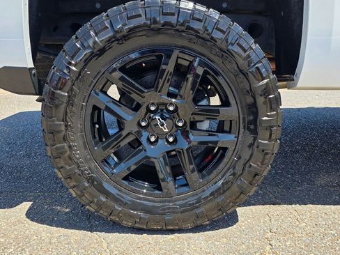 Used 2018 Chevrolet Silverado 1500 LTZ Z71 w/ LTZ Plus Package AWD/4WD image 11