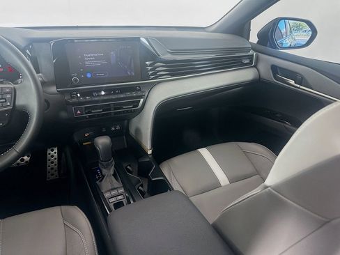 Used 2025 Toyota Camry SE image 23