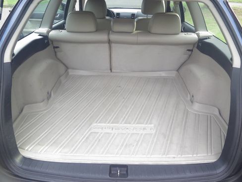 Used 2008 Subaru Outback 2.5i Limited L.L. Bean AWD/4WD image 9