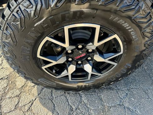 Certified 2024 GMC Canyon AT4X image 8