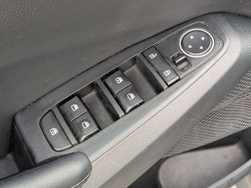 Used 2023 Kia Seltos SX image 13