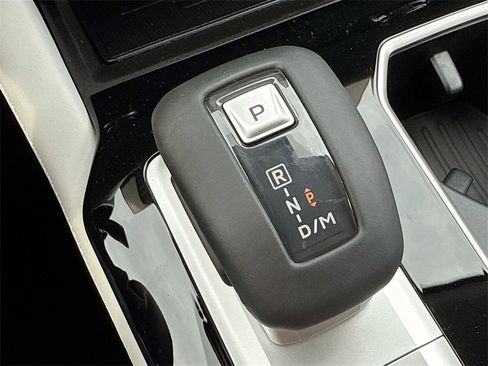 New 2025 Mitsubishi Outlander SE image 17