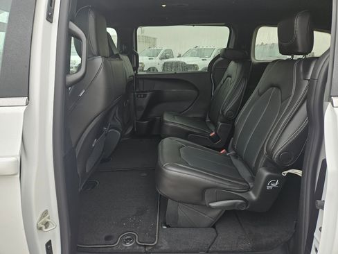 New 2026 Chrysler Voyager LX image 13