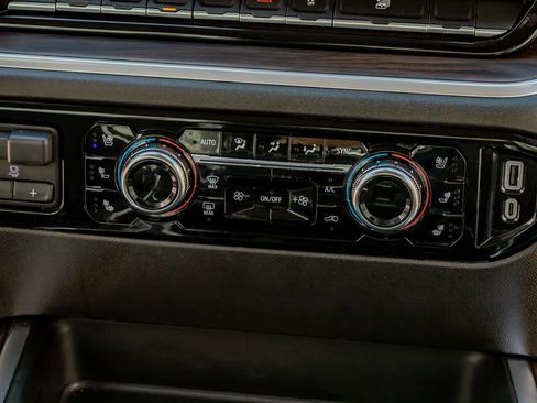 Used 2025 GMC Sierra 3500 SLT w/ Texas SLT Premium Package image 27