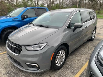 Used 2023 Chrysler Pacifica Touring-L