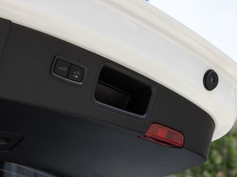 Used 2026 Porsche Macan AWD/4WD image 30