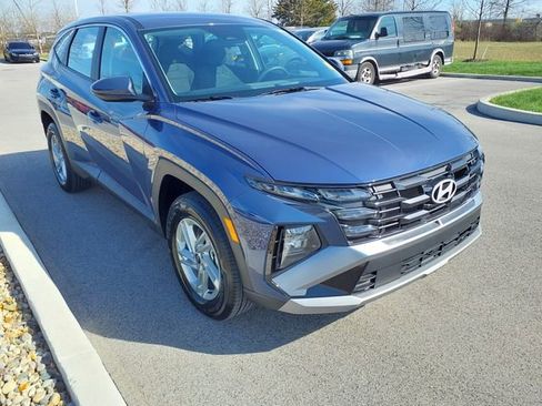 Used 2025 Hyundai Tucson SE image 3