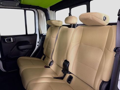 Used 2022 Jeep Gladiator Sport image 25