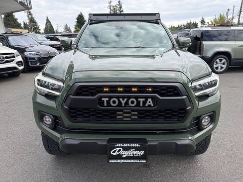 Used 2021 Toyota Tacoma TRD Off-Road w/ TRD Premium Off Road Package AWD/4WD image 16