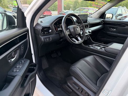 Used 2025 Honda Pilot Touring image 5