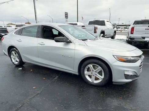 Used 2021 Chevrolet Malibu LS image 2