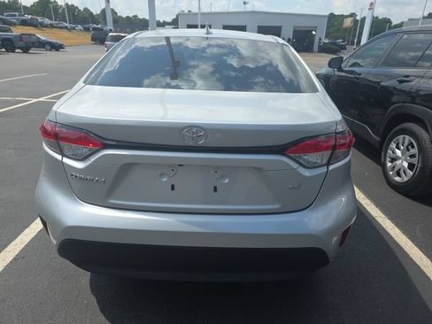 Used 2024 Toyota Corolla LE w/ LE Convenience Package FWD image 5