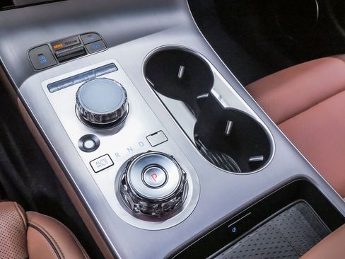 Certified 2026 Genesis GV70 2.5T Advanced image 18