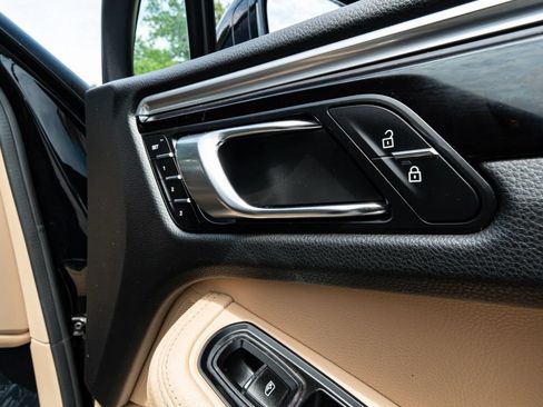 Used 2019 Porsche Macan AWD/4WD image 14