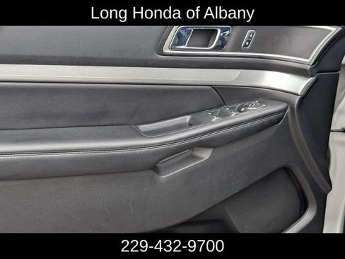 Used 2016 Ford Explorer XLT w/ Equipment Group 202A FWD image 12