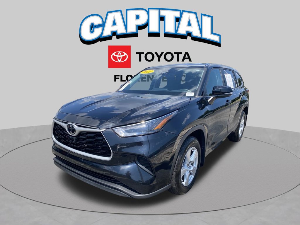 Used 2023 Toyota Highlander L FWD image 2