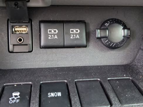 Used 2018 Toyota Highlander XLE FWD image 32