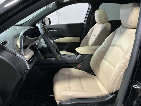 Used 2024 Cadillac XT4 Luxury w/ Cold Weather Package AWD/4WD image 14