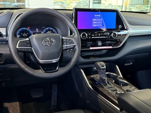 New 2026 Toyota Highlander Platinum image 26
