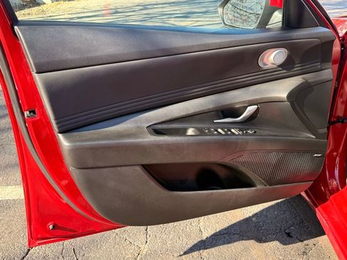 Used 2023 Hyundai Elantra Limited image 20