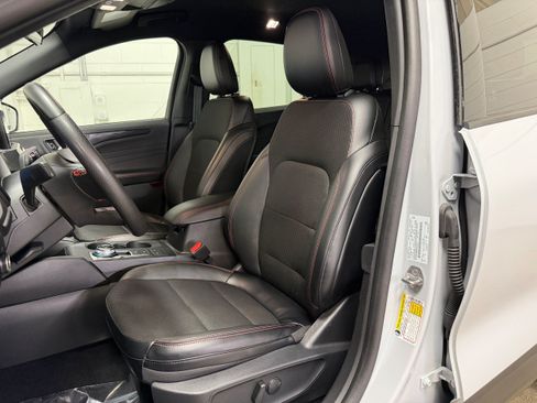 Certified 2025 Ford Escape ST-Line Select AWD/4WD image 10