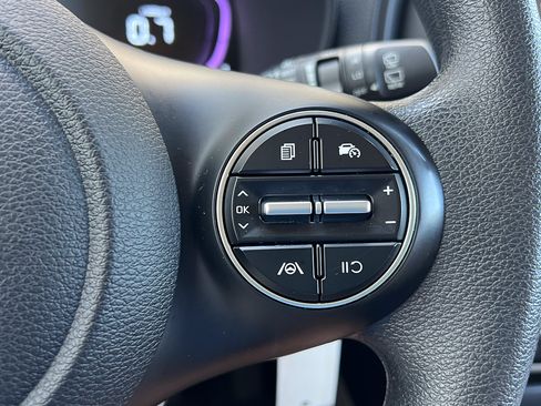 Used 2025 Kia Soul LX w/ LX Technology Package FWD image 18