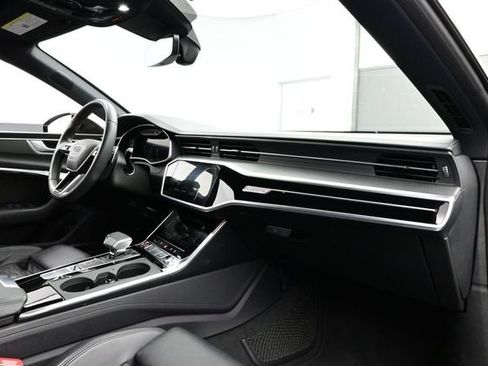 Used 2021 Audi RS 7 Sportback w/ Carbon Optic Package AWD/4WD image 18