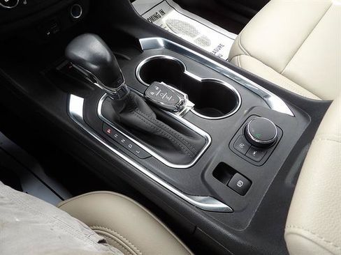 Used 2022 Chevrolet Traverse LT w/ LT Premium Package FWD image 27