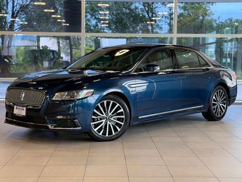 Used 2017 Lincoln Continental Select w/ Climate Package FWD image 2