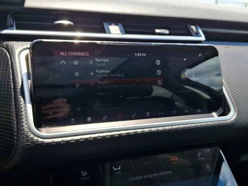 Used 2018 Land Rover Range Rover Velar S AWD/4WD image 18