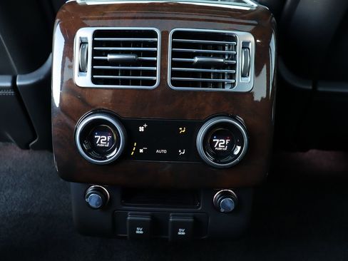 Used 2020 Land Rover Range Rover Long Wheelbase HSE image 34