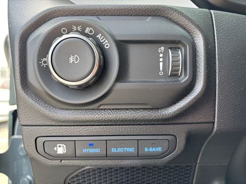 Used 2024 Jeep Wrangler Unlimited w/ Convenience Group AWD/4WD image 15