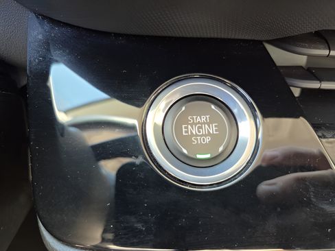 Used 2024 Buick Envision Preferred AWD/4WD image 33