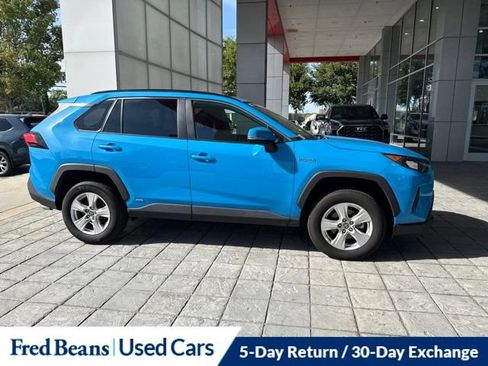 Used 2021 Toyota RAV4 LE AWD/4WD image 3